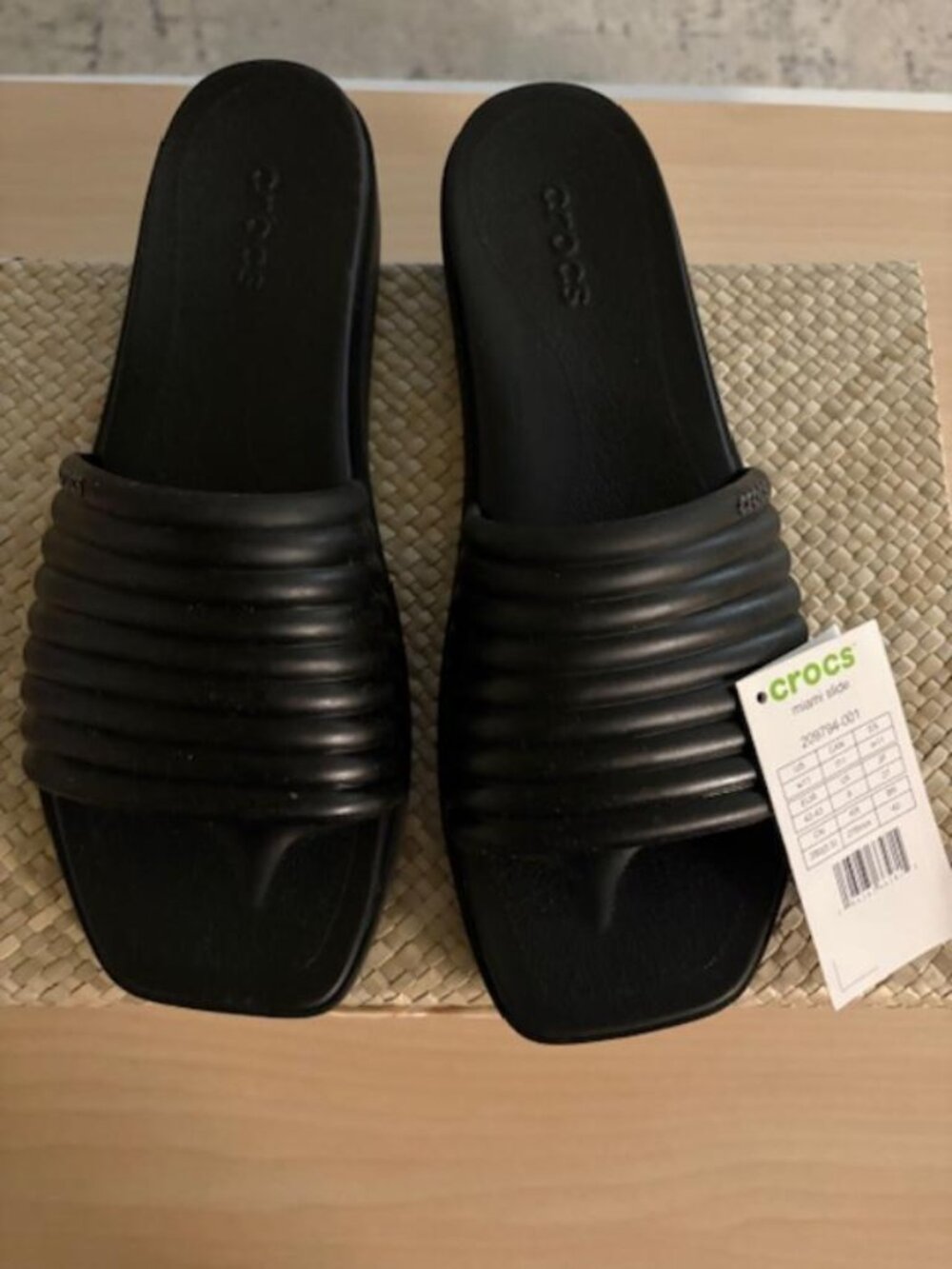 NWT Women's Crocs Miami Slides Sandal Size 11 Black Water Friendly Flip Flop